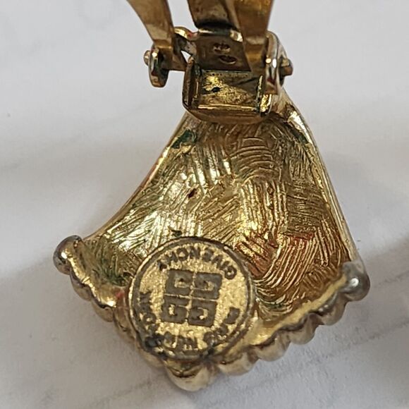 Vintage Givenchy Paris New York Fan Shell Design Clip Earrings Gold Tone Signed - Picture 11 of 14